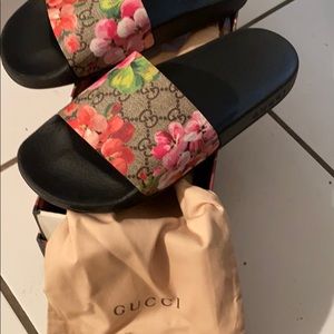 Gucci🌸 Slides